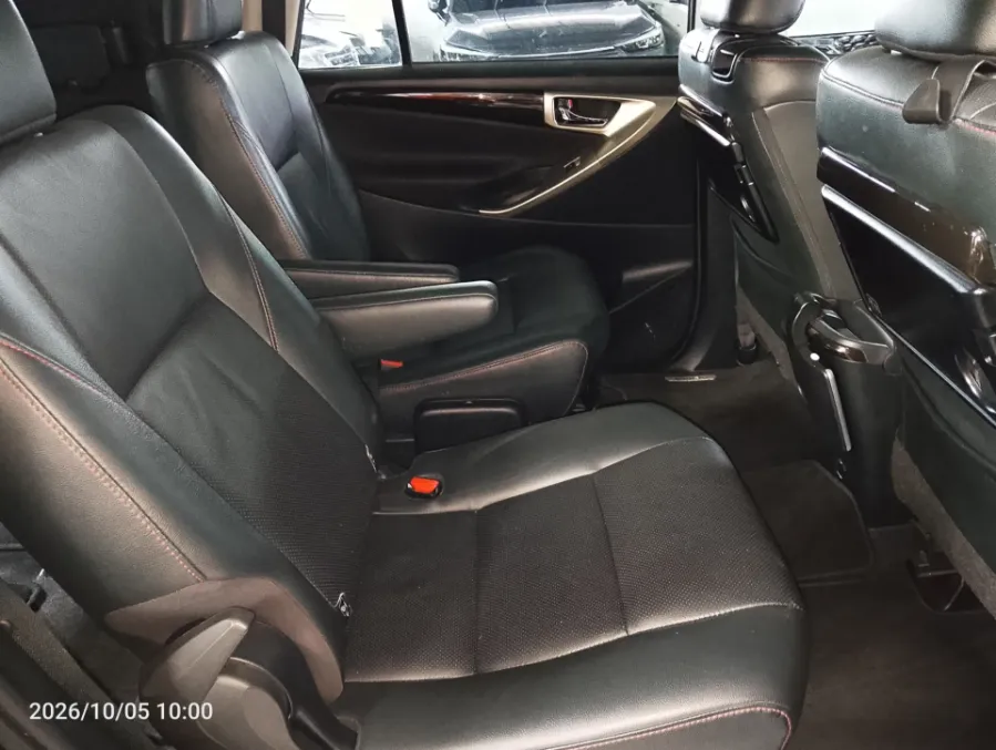 Foto Mobil Bekas Kabin Belakang Toyota Kijang Innova 2.4 Venturer tahun 2022