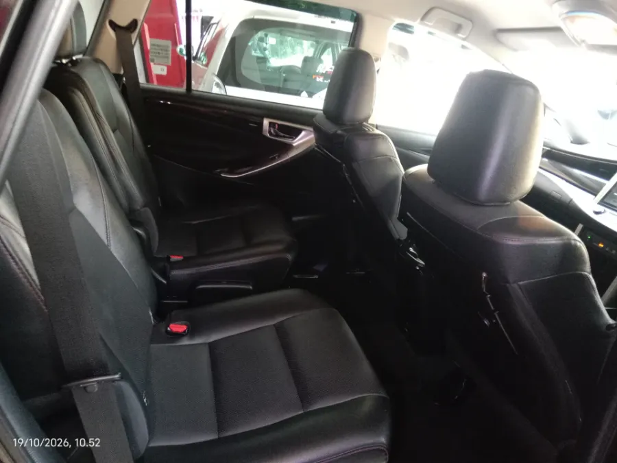 Foto Mobil Bekas Kabin Belakang Toyota Kijang Innova 2.4 Venturer tahun 2022