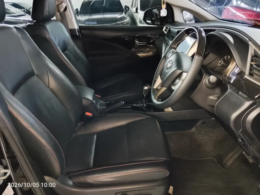 Foto Mobil Bekas Kabin Depan Toyota Kijang Innova 2.4 Venturer tahun 2022