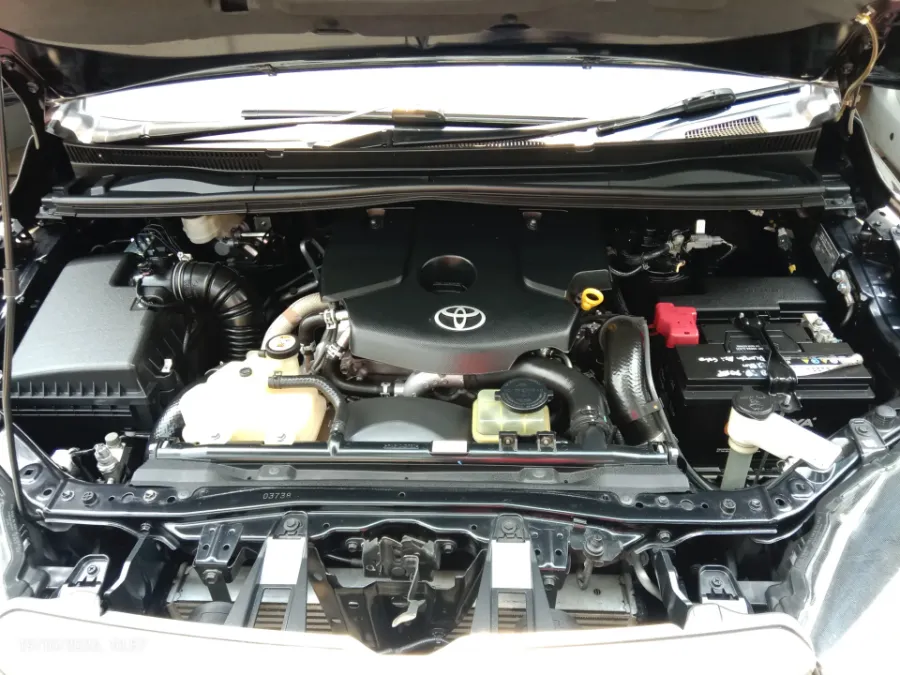Foto Mobil Bekas Mesin Toyota Kijang Innova 2.4 Venturer tahun 2022