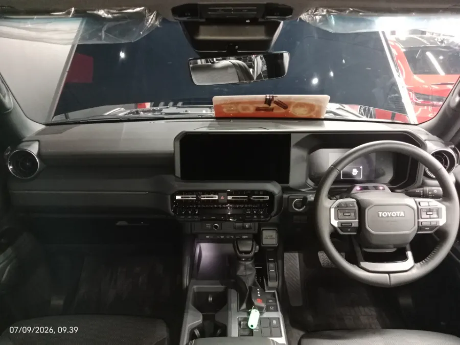 Foto Mobil Bekas Dashboard Toyota Land Cruiser 2.7 tahun 2025