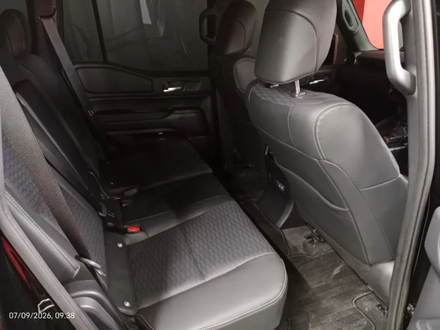 Foto Mobil Bekas Kabin Belakang Toyota Land Cruiser 2.7 tahun 2025