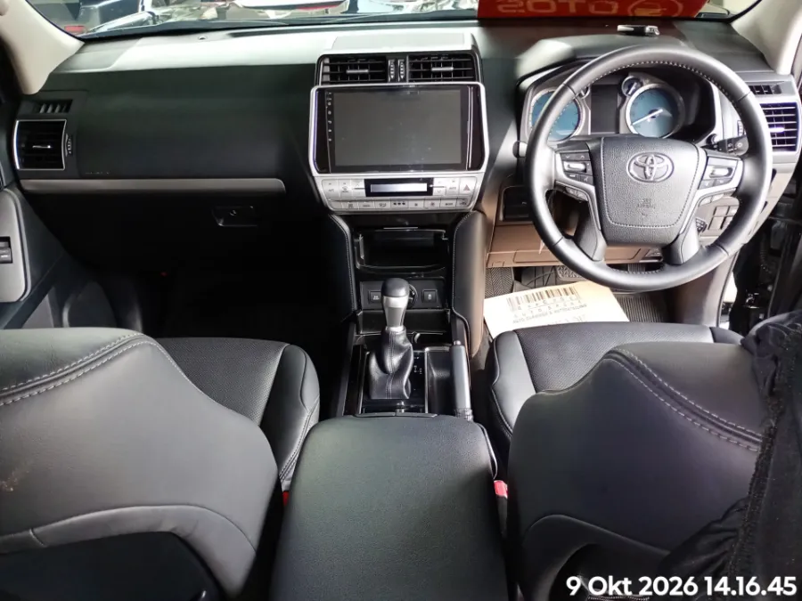 Foto Mobil Bekas Dashboard Toyota Land Cruiser 2.7 Prado tahun 2021