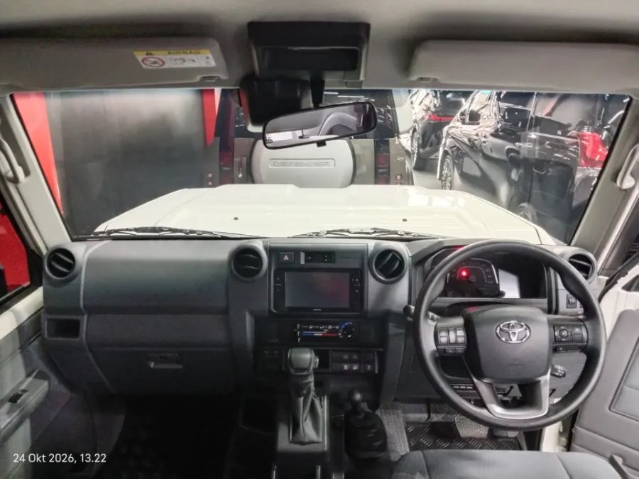 Foto Mobil Bekas Dashboard Toyota Land Cruiser 2.8 J70 tahun 2026