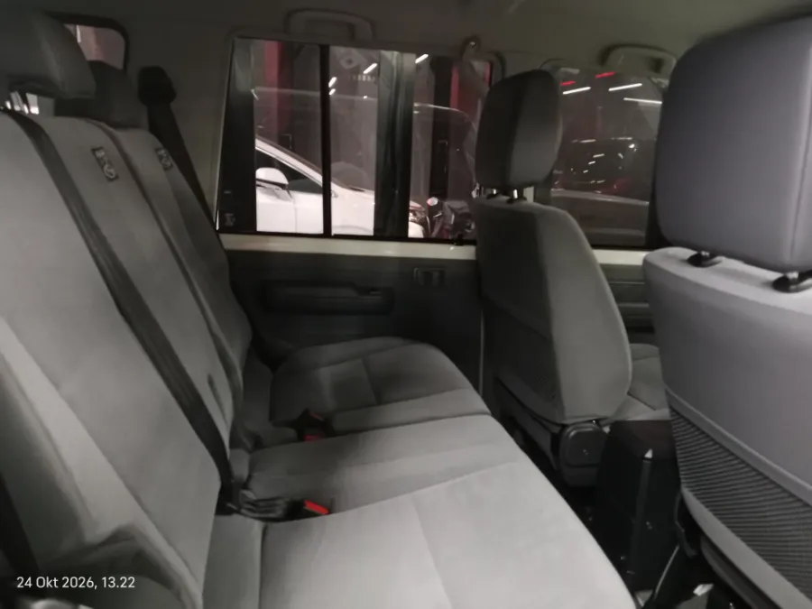 Foto Mobil Bekas Kabin Belakang Toyota Land Cruiser 2.8 J70 tahun 2026