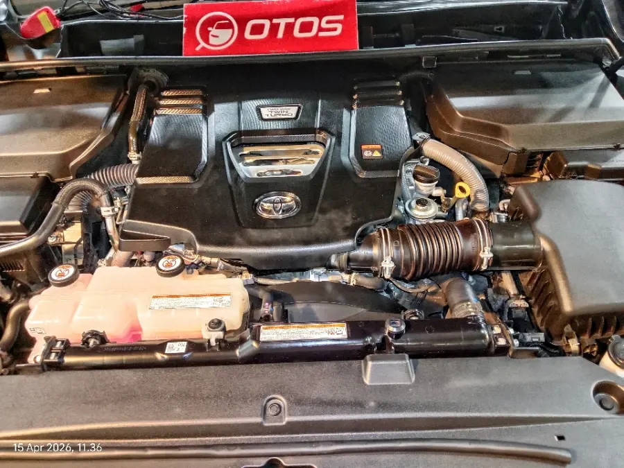 Foto Mobil Bekas Mesin Toyota Land Cruiser 3.3 300 GR Sport tahun 2023