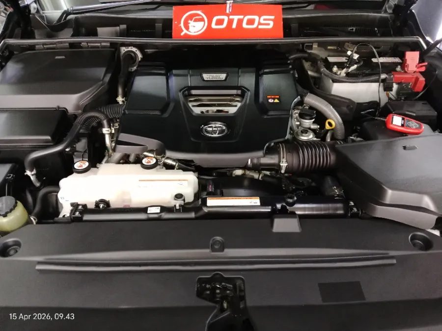Foto Mobil Bekas Mesin Toyota Land Cruiser 3.3 300 GR Sport tahun 2023