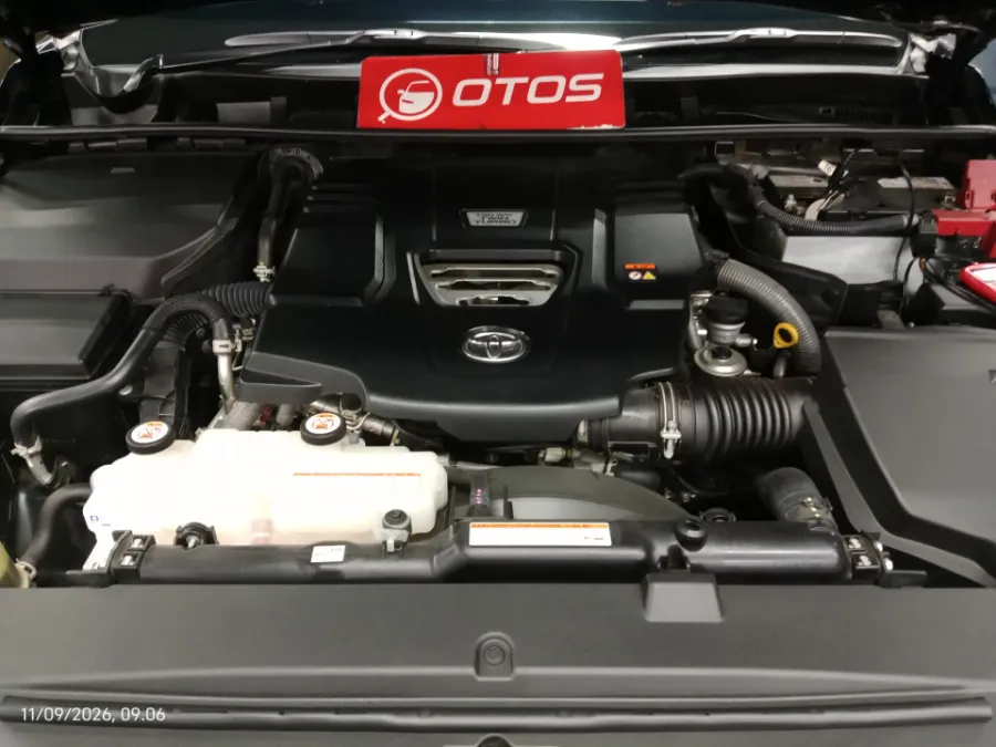 Foto Mobil Bekas Mesin Toyota Land Cruiser 3.3 300 GR Sport tahun 2023