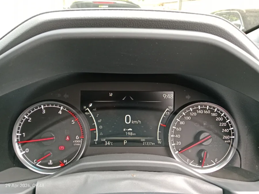 Foto Mobil Bekas Odometer Toyota Land Cruiser 3.3 300 GR Sport tahun 2023