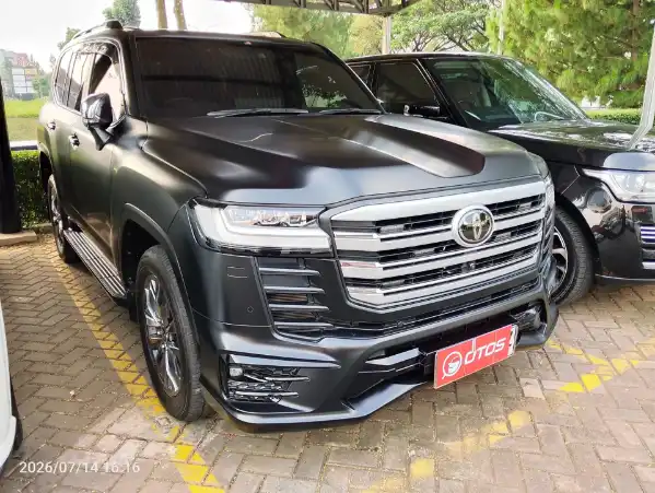 2023 Toyota Land Cruiser 3.3 300 VX-R - Foto 1 dari 6
