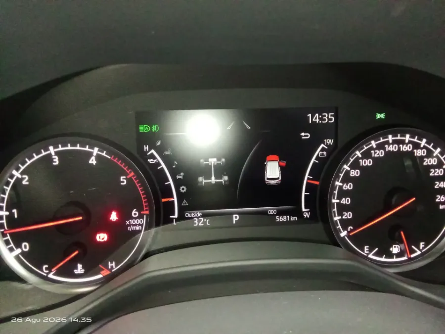 Foto Mobil Bekas Odometer Toyota Land Cruiser 3.3 300 VX-R tahun 2024