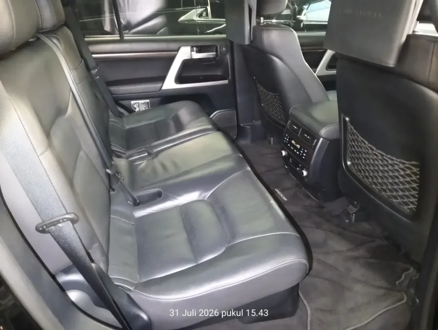 Foto Mobil Bekas Kabin Belakang Toyota Land Cruiser 4.5 tahun 2019