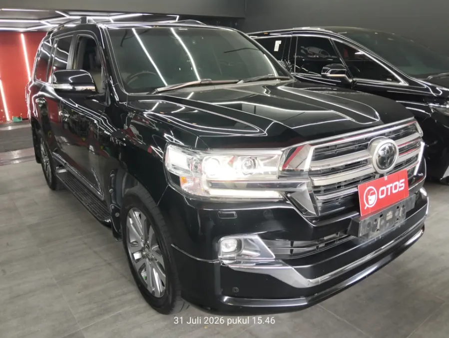 Foto Mobil Bekas Kanan Depan Toyota Land Cruiser 4.5 tahun 2019