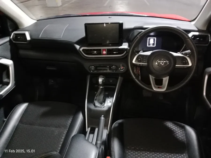 Foto Mobil Bekas Dashboard Toyota Raize 1.0 G tahun 2021