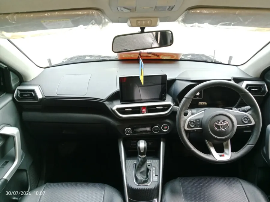 Foto Mobil Bekas Dashboard Toyota Raize 1.0 G tahun 2021