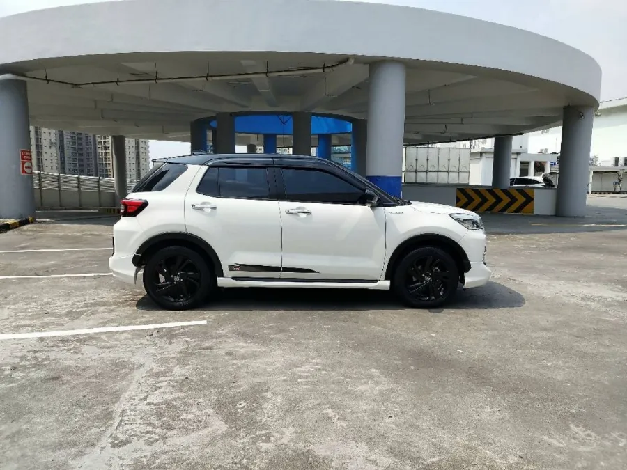 Foto Mobil Bekas Dashboard Toyota Raize 1.0 GR Sport TSS tahun 2021