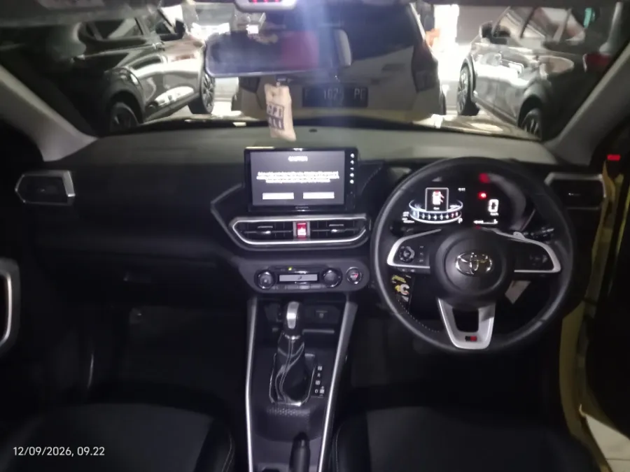 Foto Mobil Bekas Dashboard Toyota Raize 1.0 G tahun 2021