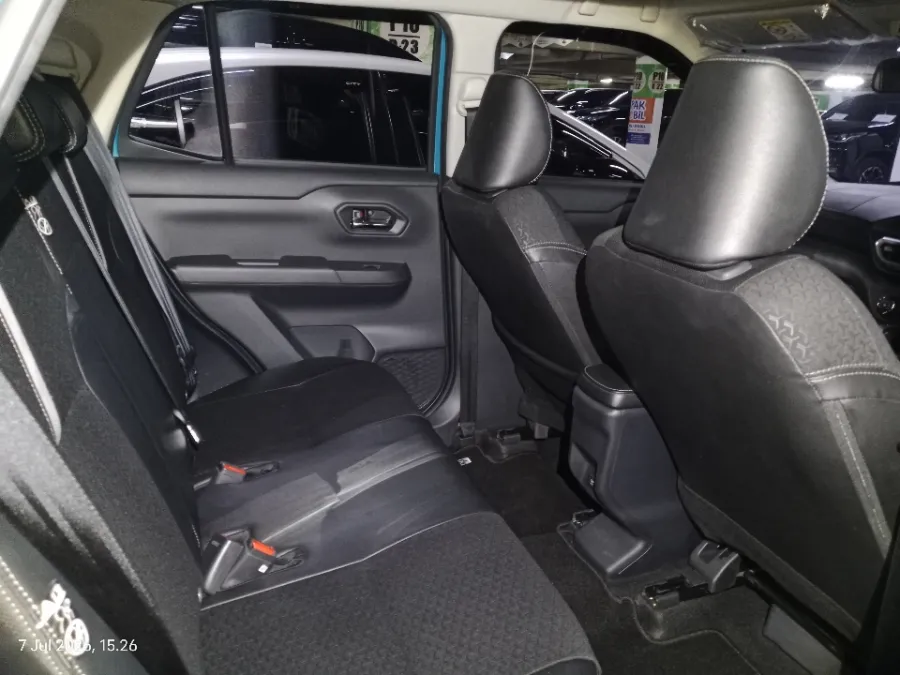 Foto Mobil Bekas Kabin Belakang Toyota Raize 1.0 G tahun 2021