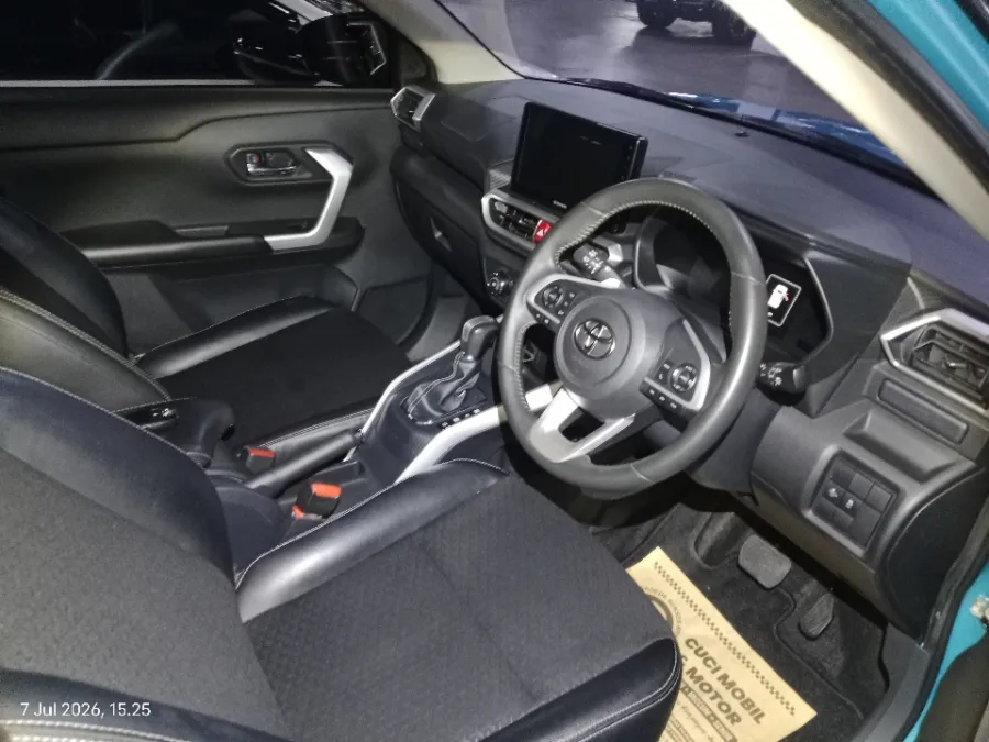 Foto Mobil Bekas Kabin Depan Toyota Raize 1.0 G tahun 2021