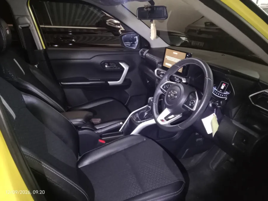 Foto Mobil Bekas Kabin Depan Toyota Raize 1.0 G tahun 2021