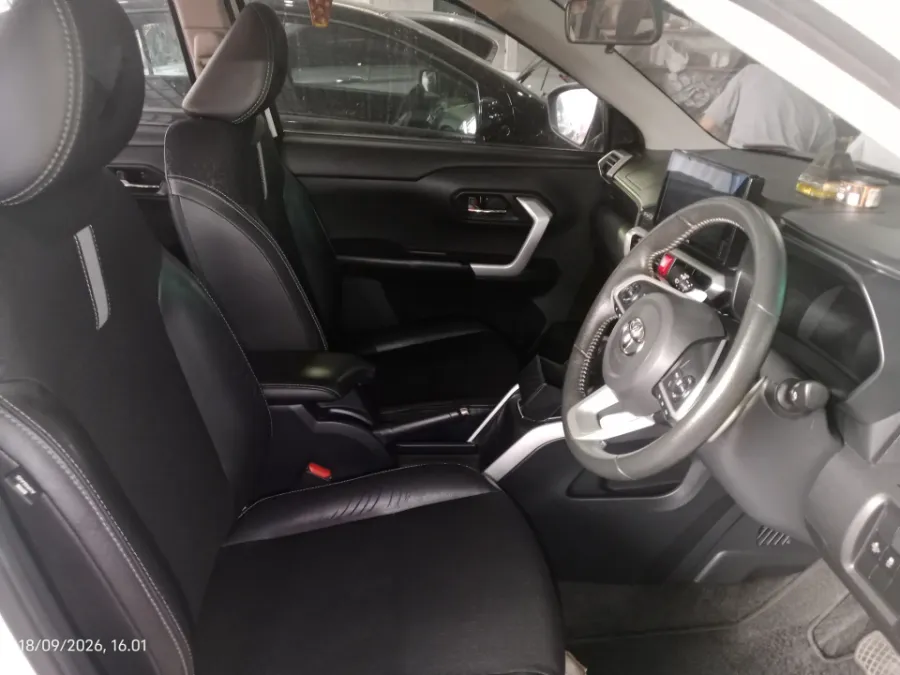 Foto Mobil Bekas Kabin Depan Toyota Raize 1.0 G tahun 2021