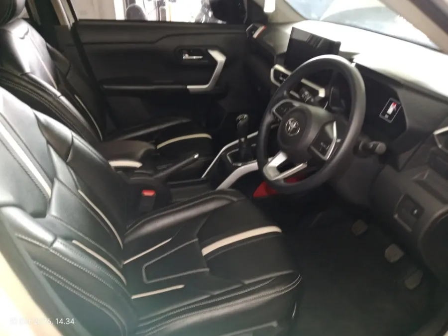 Foto Mobil Bekas Kabin Depan Toyota Raize 1.0 G tahun 2021