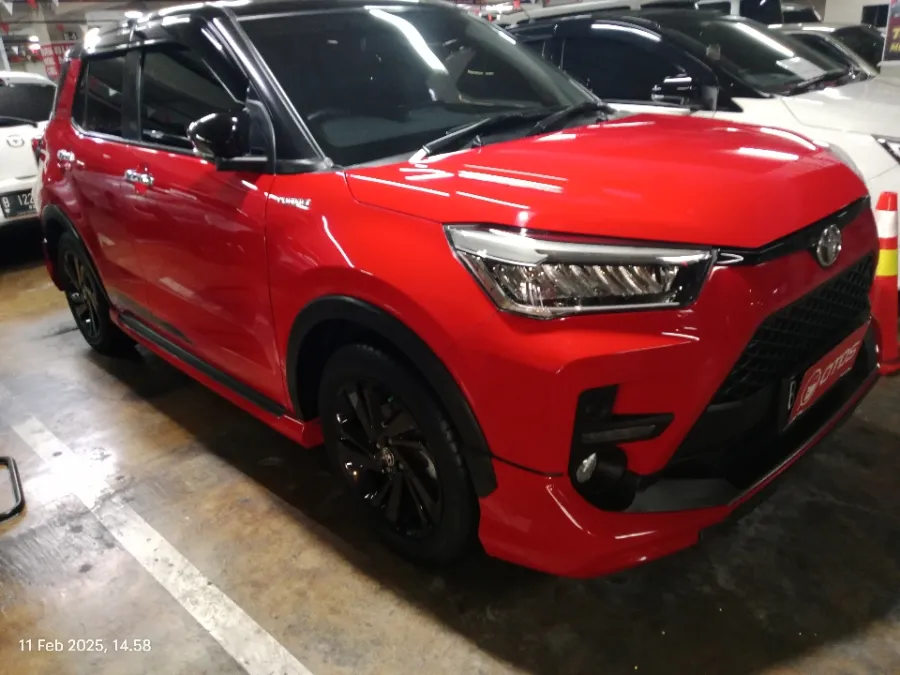 Foto Mobil Bekas Kanan Depan Toyota Raize 1.0 G tahun 2021