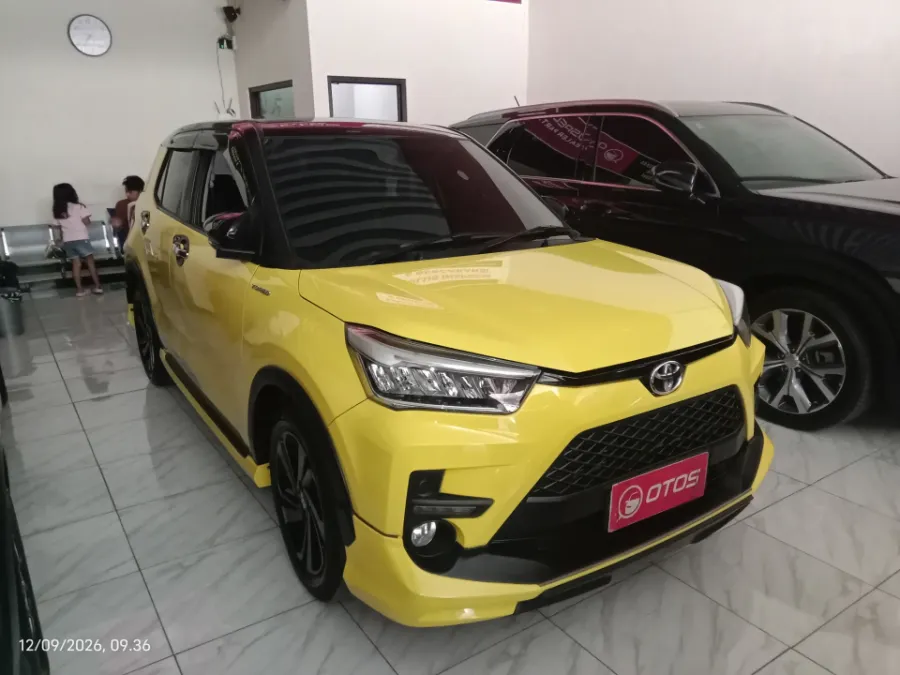 Foto Mobil Bekas Kanan Depan Toyota Raize 1.0 G tahun 2021
