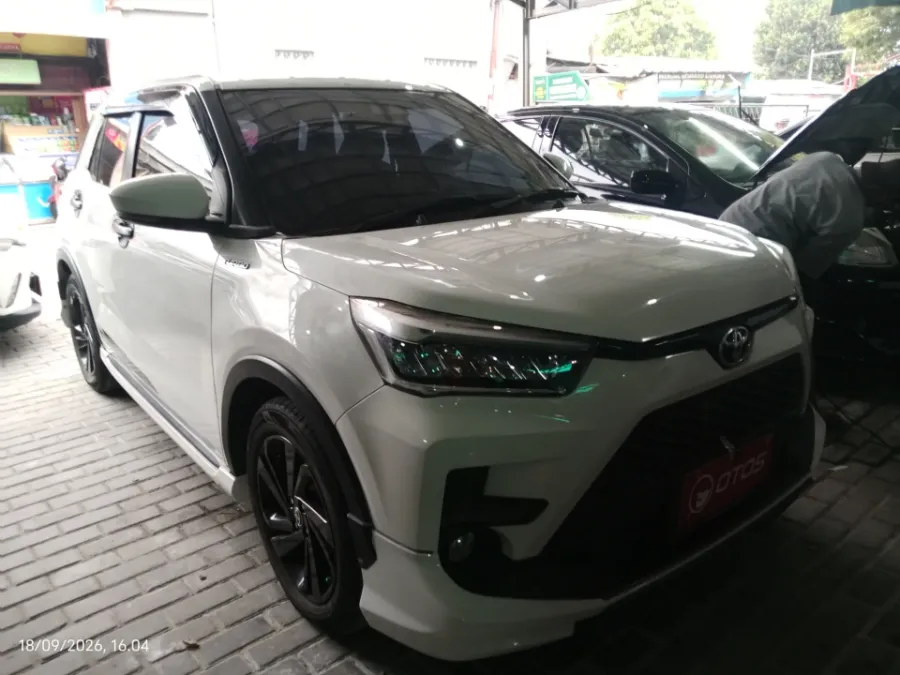 Foto Mobil Bekas Kanan Depan Toyota Raize 1.0 G tahun 2021
