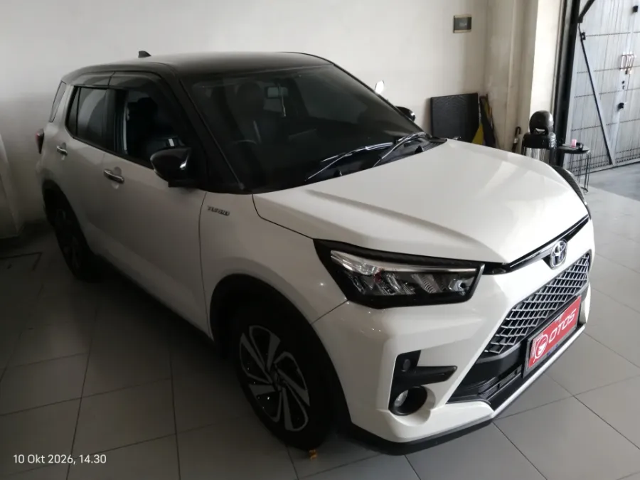 Foto Mobil Bekas Kanan Depan Toyota Raize 1.0 G tahun 2021