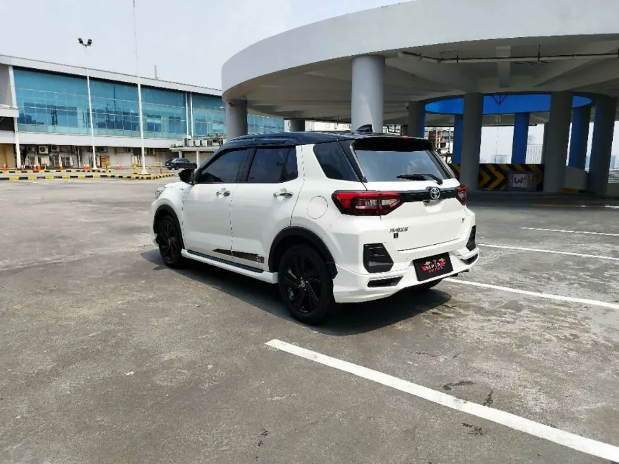 Foto Mobil Bekas Kiri Belakang Toyota Raize 1.0 GR Sport TSS tahun 2021