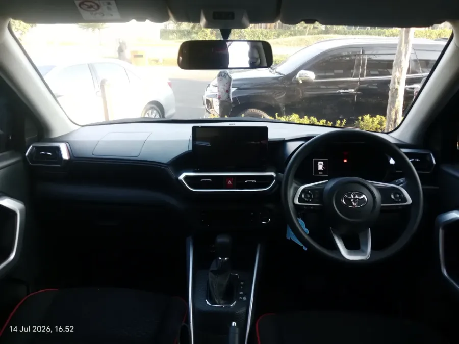 Foto Mobil Bekas Dashboard Toyota Raize 1.0 G tahun 2022