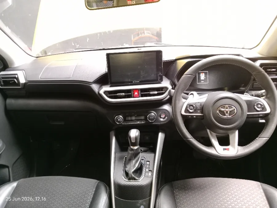 Foto Mobil Bekas Dashboard Toyota Raize 1.0 G tahun 2022
