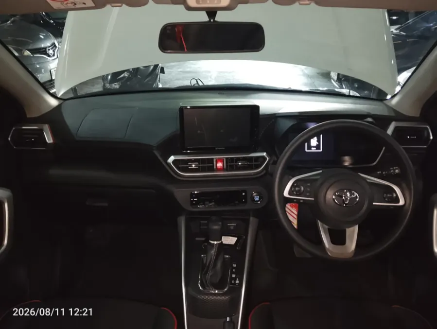 Foto Mobil Bekas Dashboard Toyota Raize 1.0 G tahun 2022
