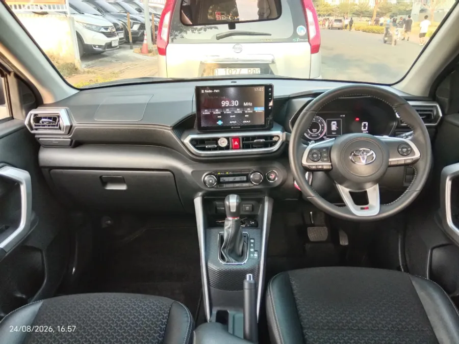 Foto Mobil Bekas Dashboard Toyota Raize 1.0 G tahun 2022