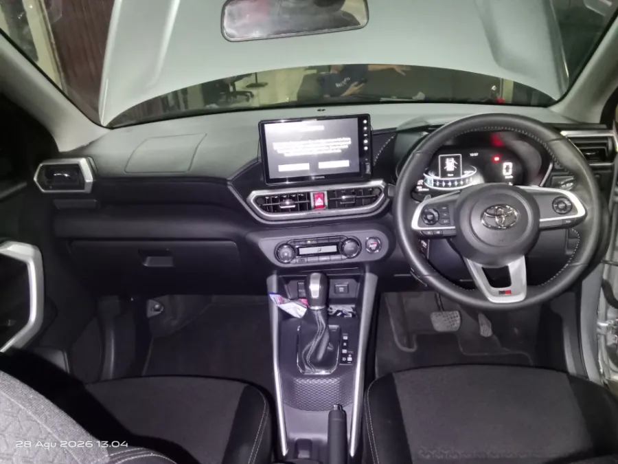 Foto Mobil Bekas Dashboard Toyota Raize 1.0 G tahun 2022