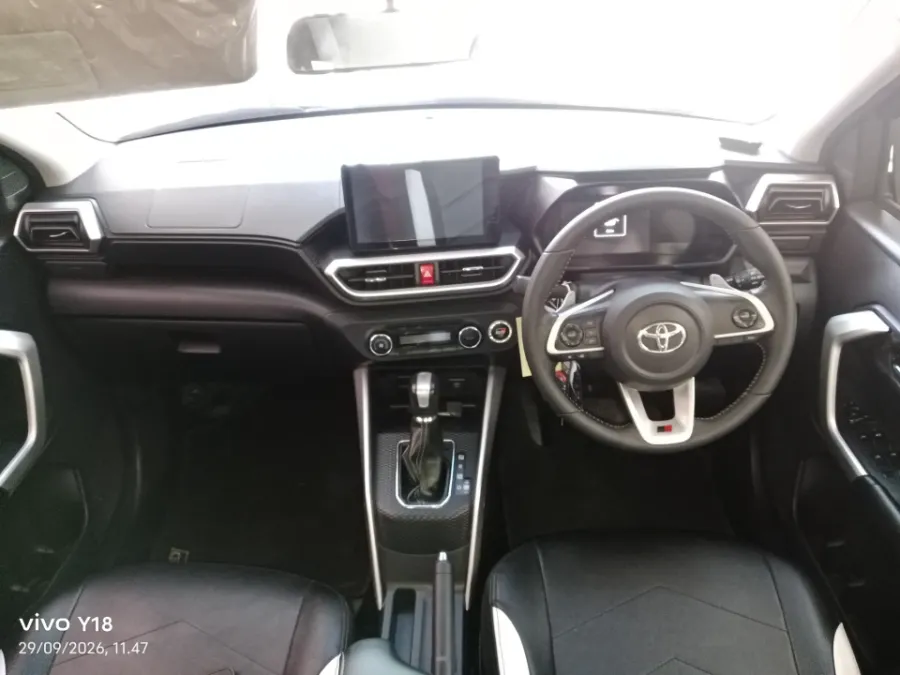 Foto Mobil Bekas Dashboard Toyota Raize 1.0 G tahun 2022