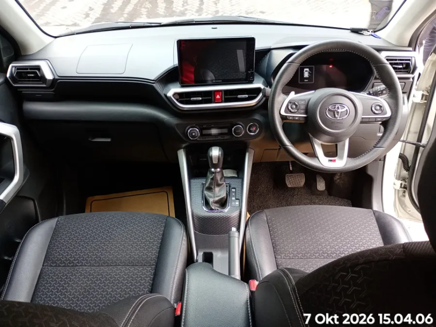 Foto Mobil Bekas Dashboard Toyota Raize 1.0 G tahun 2022
