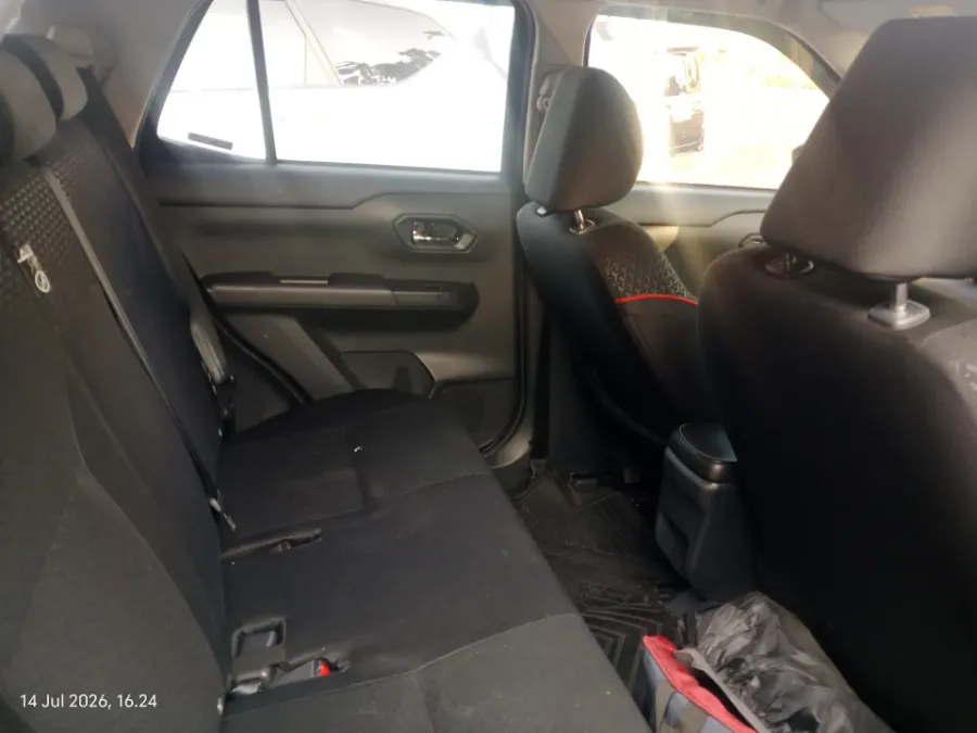 Foto Mobil Bekas Kabin Belakang Toyota Raize 1.0 G tahun 2022