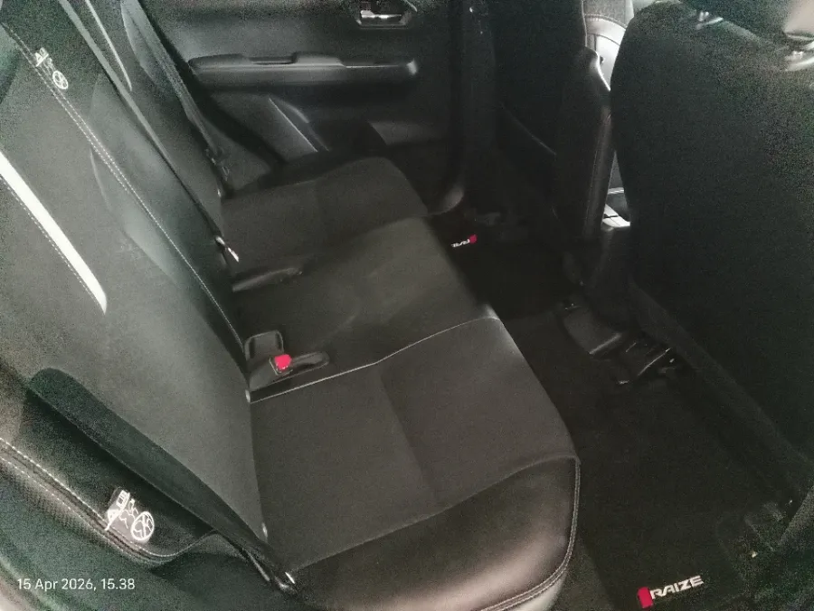 Foto Mobil Bekas Kabin Belakang Toyota Raize 1.0 G tahun 2022