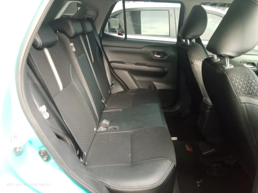 Foto Mobil Bekas Kabin Belakang Toyota Raize 1.0 G tahun 2022