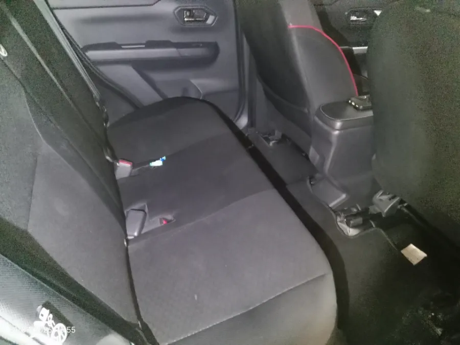 Foto Mobil Bekas Kabin Belakang Toyota Raize 1.0 G tahun 2022