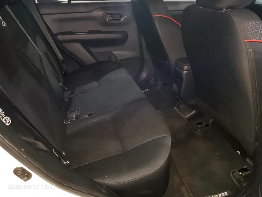 Foto Mobil Bekas Kabin Belakang Toyota Raize 1.0 G tahun 2022
