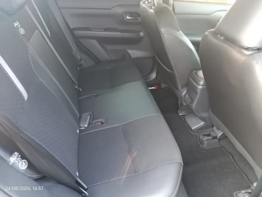 Foto Mobil Bekas Kabin Belakang Toyota Raize 1.0 G tahun 2022