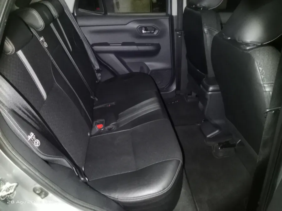 Foto Mobil Bekas Kabin Belakang Toyota Raize 1.0 G tahun 2022