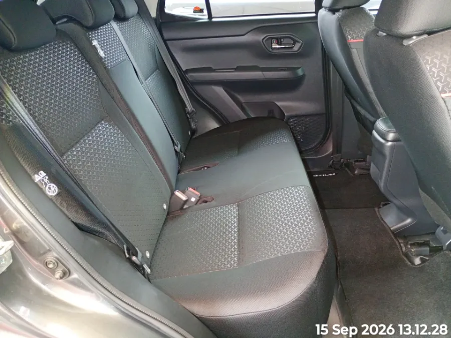 Foto Mobil Bekas Kabin Belakang Toyota Raize 1.0 G tahun 2022