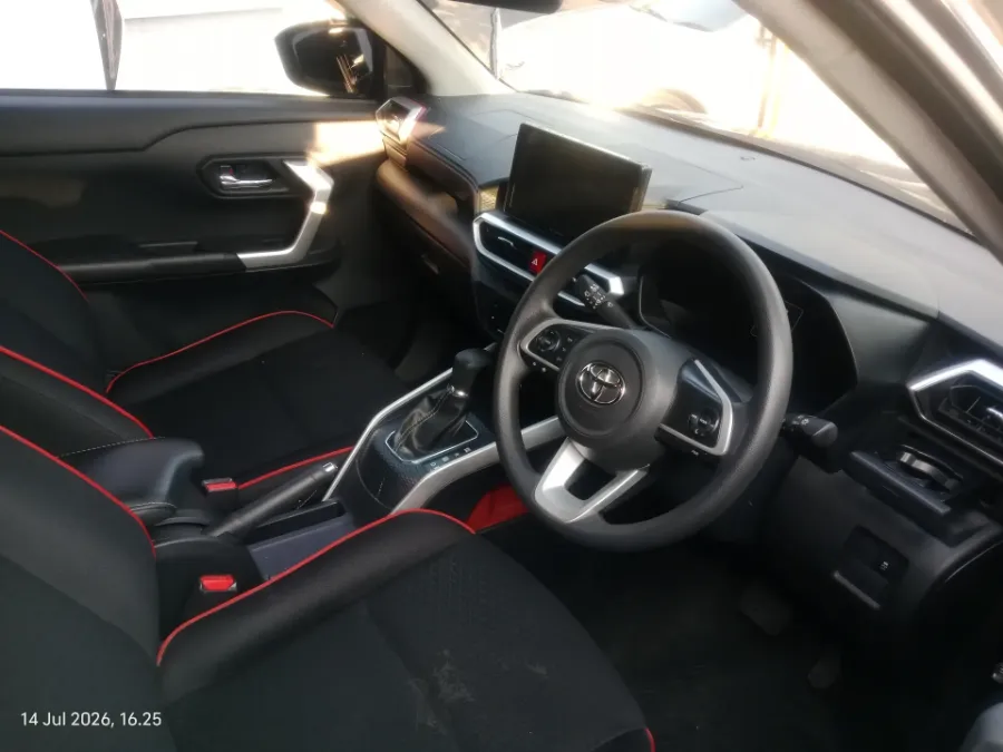 Foto Mobil Bekas Kabin Depan Toyota Raize 1.0 G tahun 2022