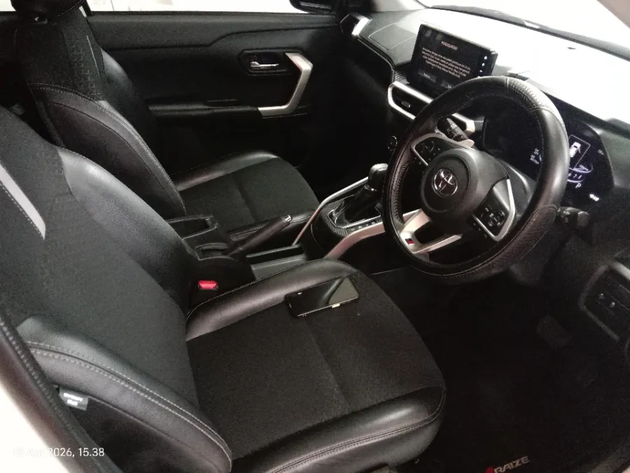 Foto Mobil Bekas Kabin Depan Toyota Raize 1.0 G tahun 2022