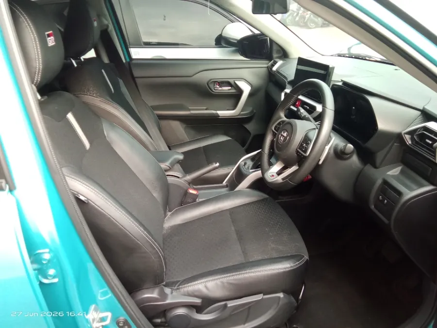Foto Mobil Bekas Kabin Depan Toyota Raize 1.0 G tahun 2022