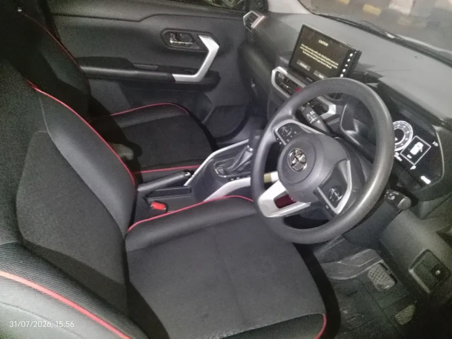 Foto Mobil Bekas Kabin Depan Toyota Raize 1.0 G tahun 2022